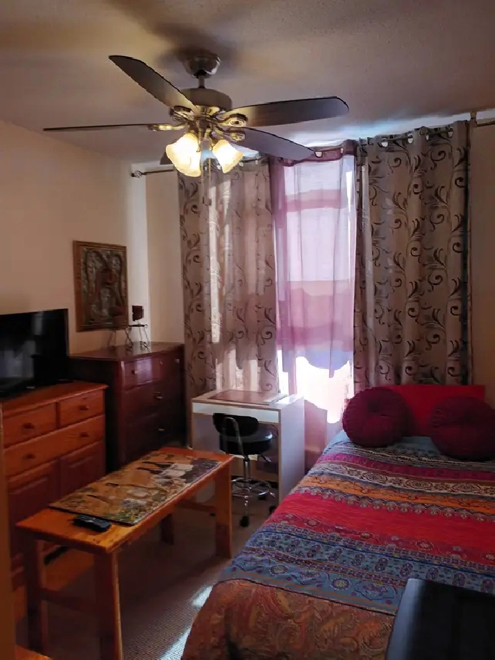 Private room-West Mall and Bloor ( ETOBICOKE )