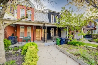 3 Beds 2 Baths House in Little Italy!