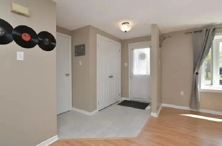 4 ROOMS AVAILABLE-  6 MINS WALK TO GEORGIAN COLLEGE