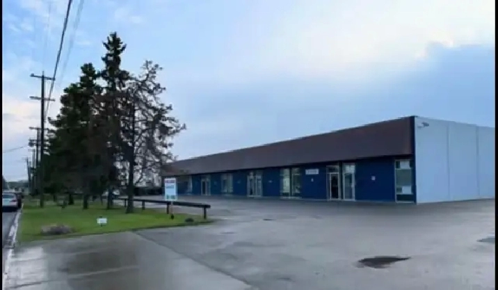 OFFICE/WAREHOUSE… Prime west end location