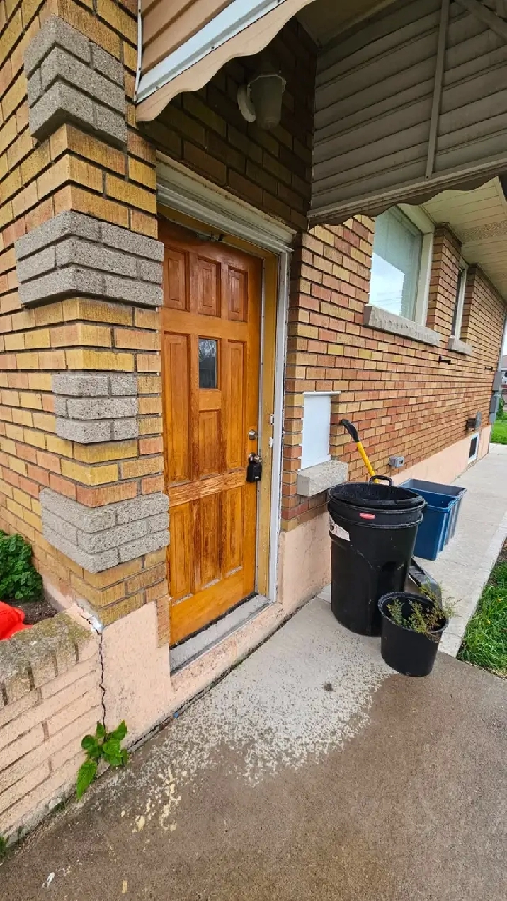 NEW 2 BEDROOM BASEMENT APARTMENT
