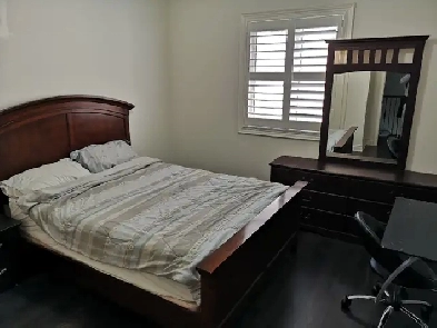 Upstairs Room for Rent in Modern NE Oakville Home (Traf/Dundas)