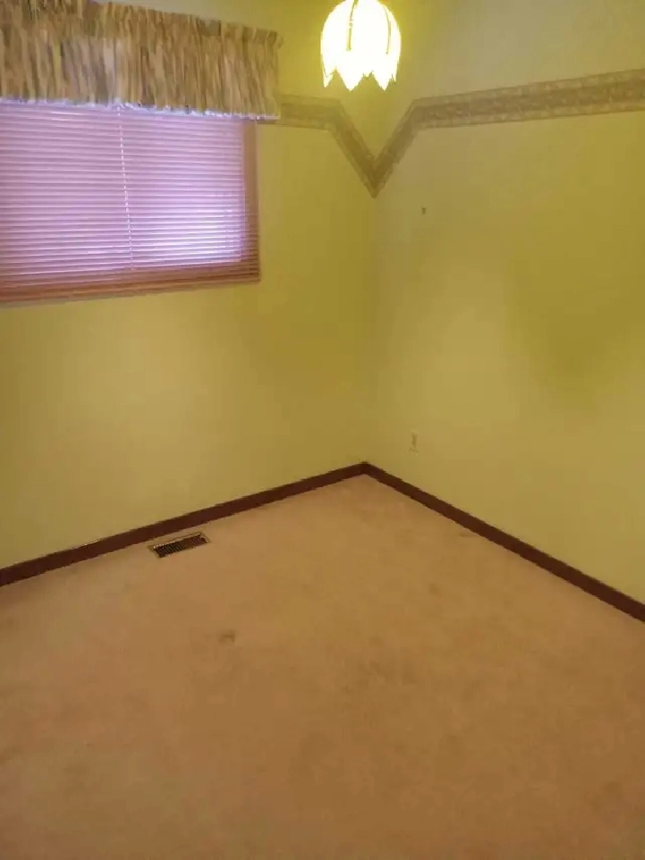 Room For Rent In South Windsor Walkerville area