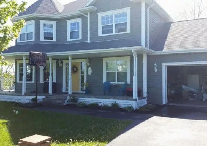 BROOKSIDE - BEAUTIFUL LAKEFRONT HOME AVAIL AUGUST 1ST