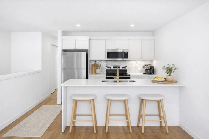 LUXURY 2 Bedroom Townhouse! Move In Ready!