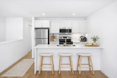 LUXURY 2 Bedroom Townhouse! Move In Ready!