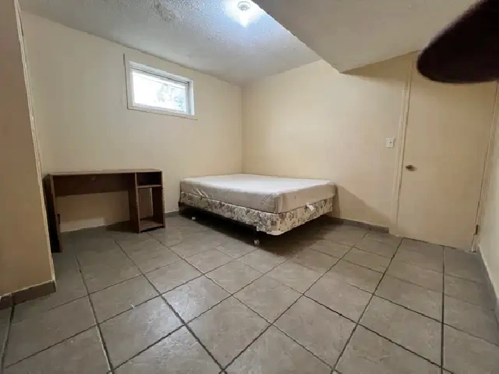 Room for rent in Center St $625