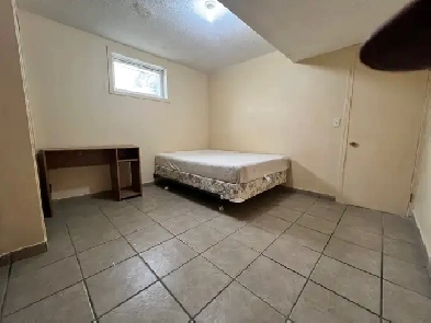 Room for rent in Center St $625