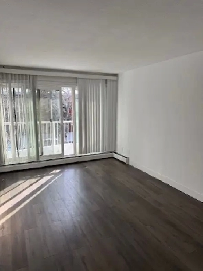 Large 2 BDRM in Old Strathcona! Top Flr. South Facing Balcony!!