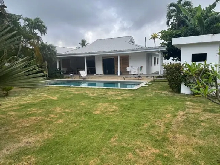House north of Toronto for rent / sale