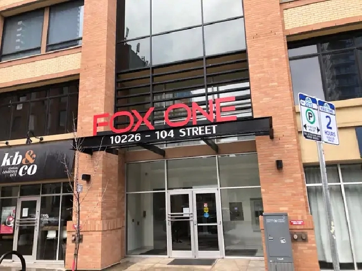 Cozy Two bedroom downtown condo near Ice district