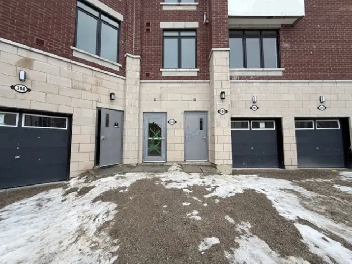 2 Bed, 2 Bath, 2 Park Townhouse Condo