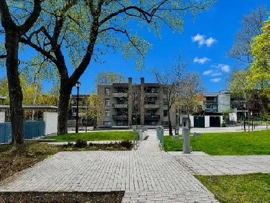Condo 3 chambres avec stationnement à Montréal