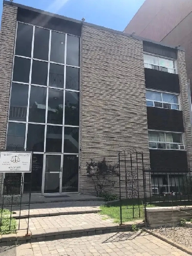 Centretown Bachelor/Studio Apartment for Rent -192 Somerset St W