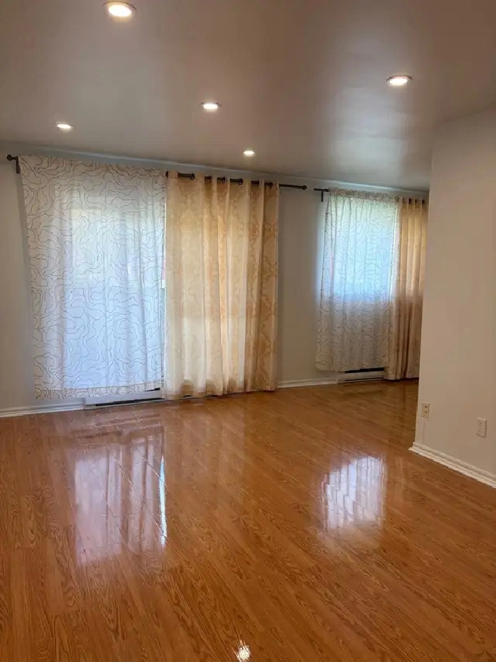 Longueuil, 4 ½ - Garden Level - $1300 – Terrace. 2950 Mazenod
