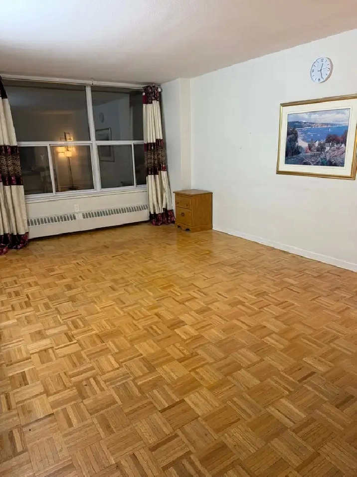 MALE-SHARED ROOM FOR LONG TERM RENT–THORNCLIFFE PARK DR – $550/m