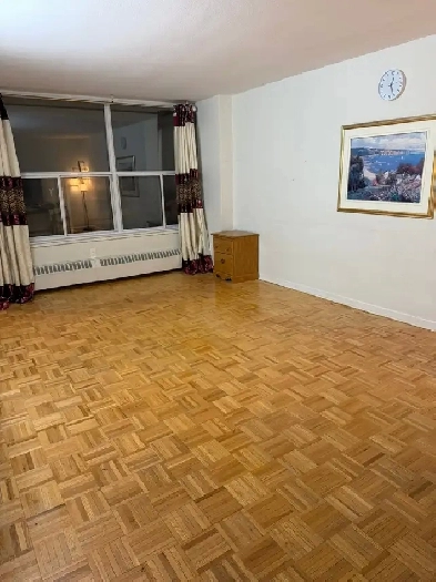 MALE-SHARED ROOM FOR LONG TERM RENT–THORNCLIFFE PARK DR – $550/m