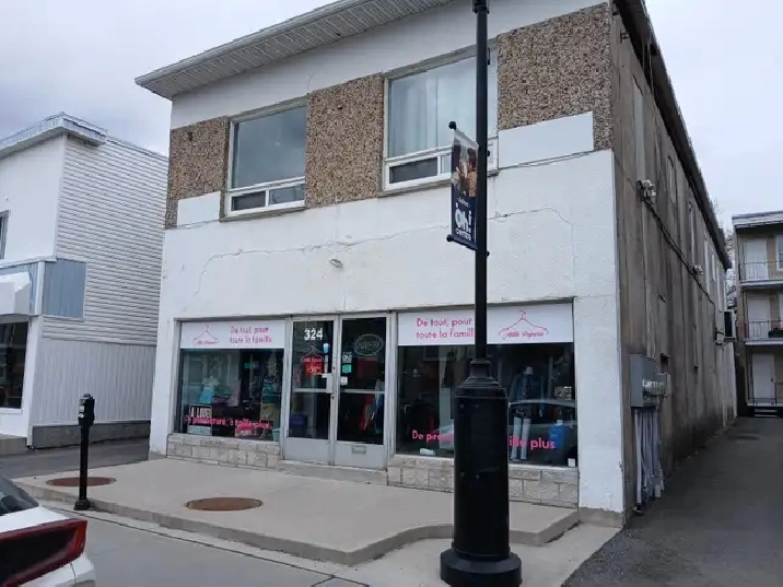 Local commercial rue Lindsay pour août
