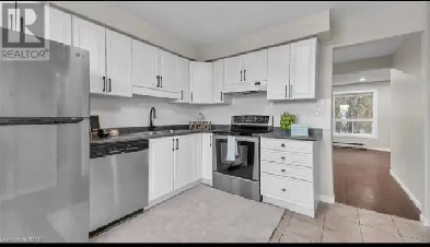 3 bedroom, 1.5 bathroom townhouse, available June 1st!