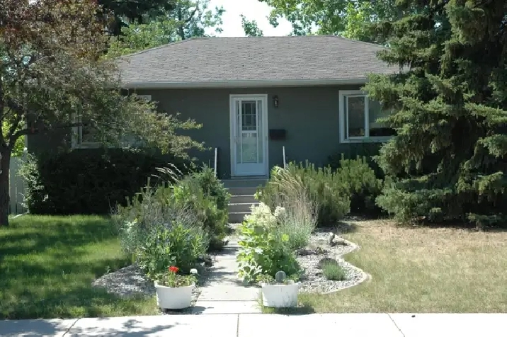 5 Bedroom House for Rent close to Down Town, C-Train