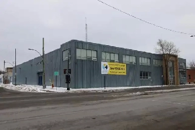 (110pi2) Entrepot de 110pi2 Montreal Hochelaga Montréal