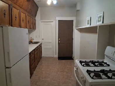 (DOWNTOWN)  Spacious 2-Bedrooms Apartment, Furnished, Quiet!