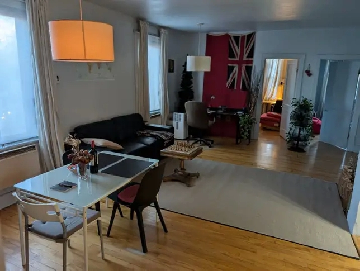 Room for woman. NDG Montreal. Near Villa Maria Metro. $875 incl.