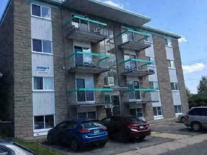 Beau grand 4 1/2 rue Drouin Beauport juin