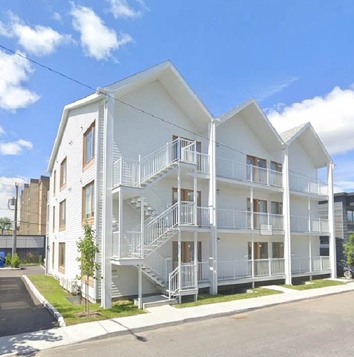 Magnifique 3 1/2, Immeuble récent, Juillet
