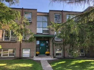 2 BDRM QUIET BRIGHT HEAT WATER PARKING TOP FLOOR
