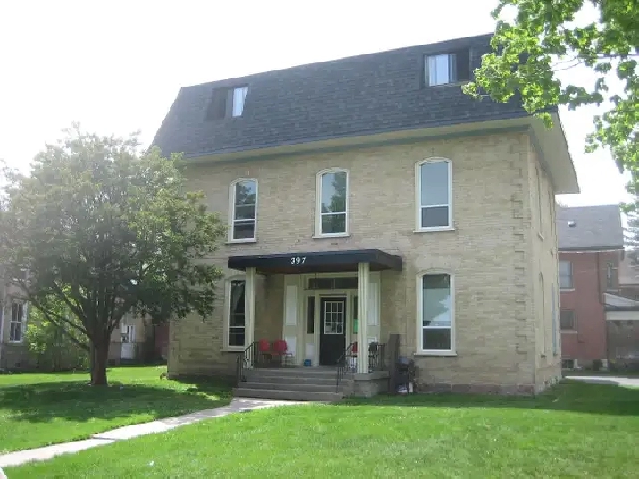 All Inclusive 1 Bedroom, Close to Downtown, June 1st