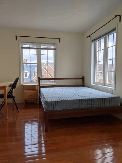 Multiple Rooms Private Bath Balcony Parking @York University