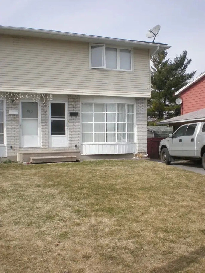Half Double Unit in Carleton Heights with fenced-in private yard