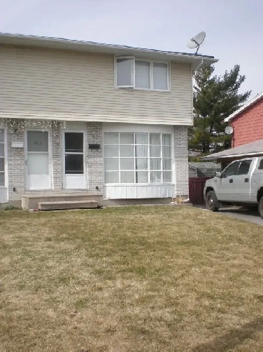 Half Double Unit in Carleton Heights with fenced-in private yard