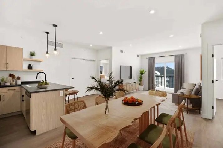 Spacious 3 Bedroom Apartment! With Fitness Centre!