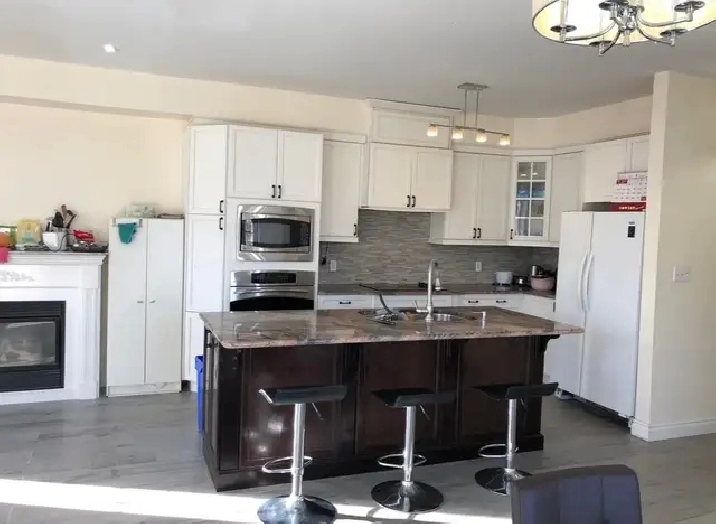 Room for Rent at York University village !