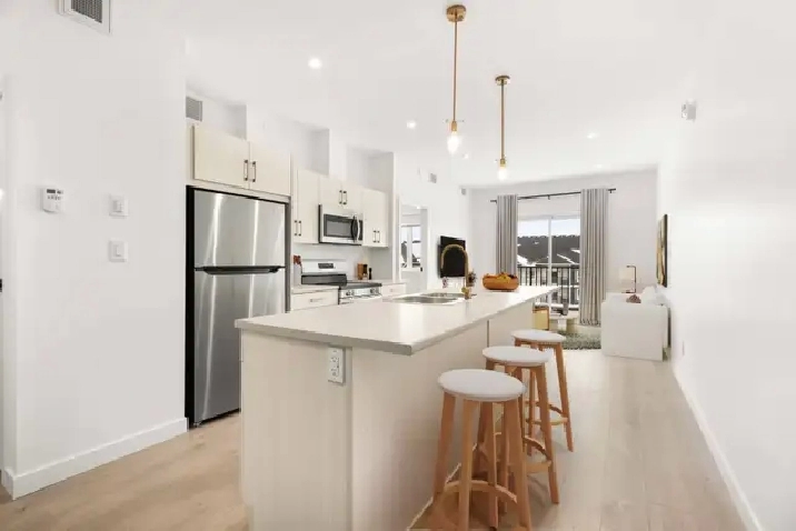 Stunning 1 Bedroom Apartment! With Fitness Centre!