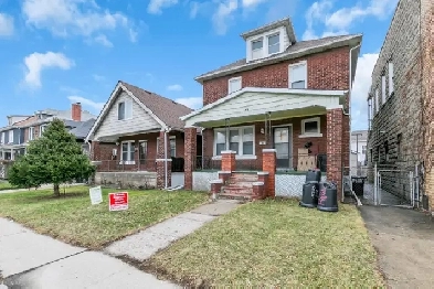 Brick 2StoreyHome with Garage Big 6Bed 3Bath For Sale in Windsor
