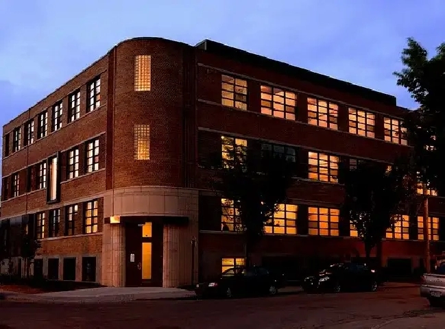CONDO LOFT HAUT DE GAMME - PETITE ITALIE
