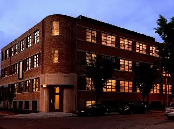 CONDO LOFT HAUT DE GAMME - PETITE ITALIE