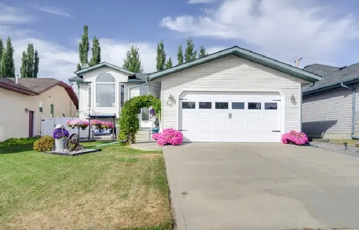 Home for sale in Lacombe, 5 beds, 3 bath, attached garage