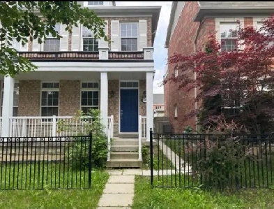 3 bedroom semi available for rent in Churchill meadows.