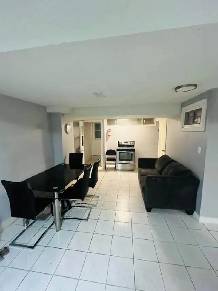 East Credit / Heritage Hills  – Close to Square One, SHARED ROOM