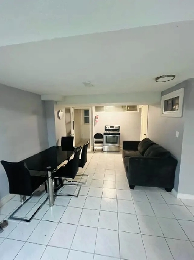 East Credit / Heritage Hills  – Close to Square One, SHARED ROOM