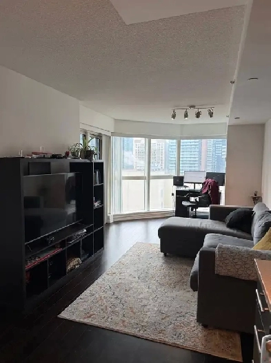 Room available in a 2 bed 2 bath Condo in "Aura" Yonge&Gerrard