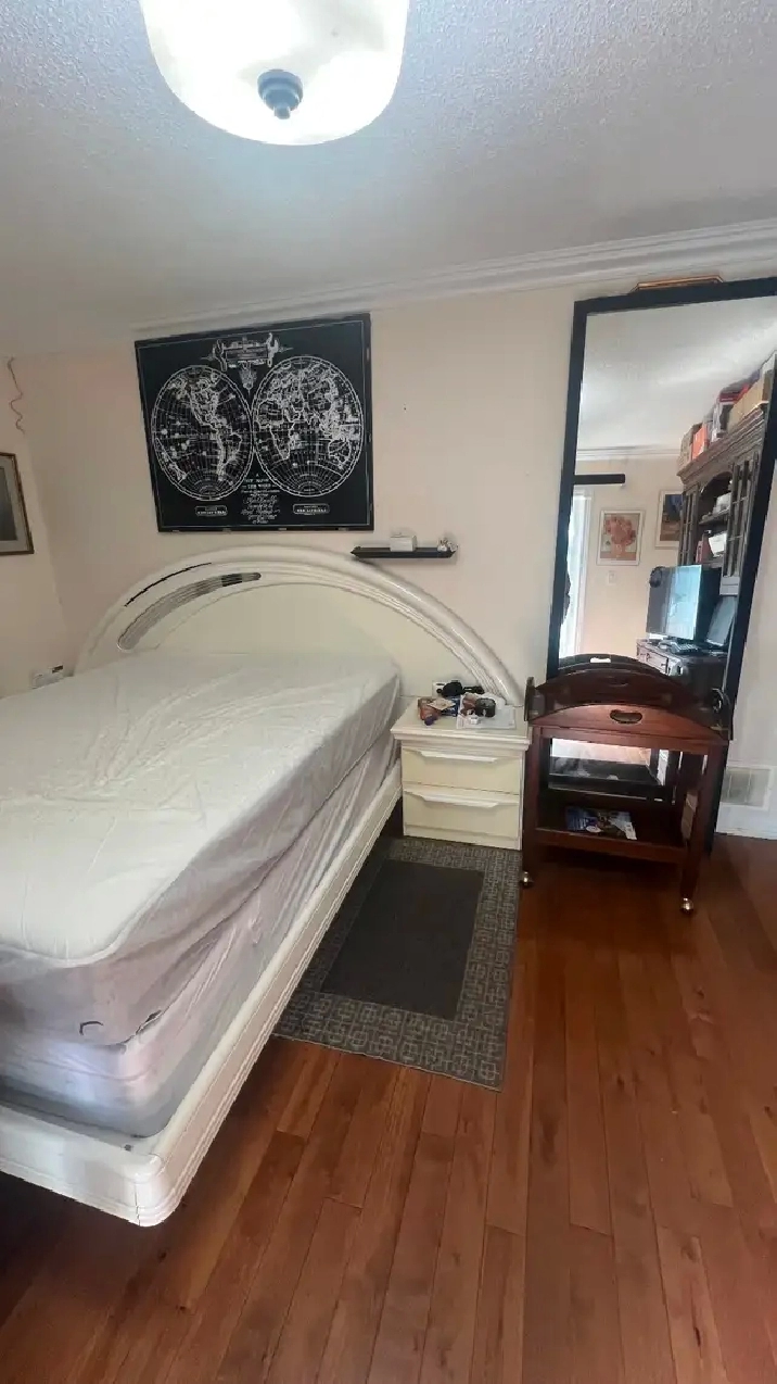 Available Now, Main Floor Big Bedroom in Lorne Park