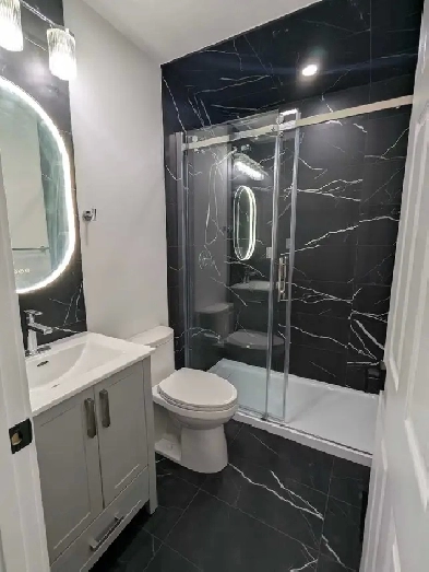 FOR RENT: 4 Bedrooms & 3 FULL Bathrooms (Main Floor of Det