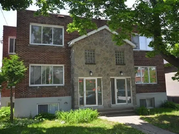 NDG 2nd floor- Spacious Open 4 1/2 with washer and dryer CDN-NDG
