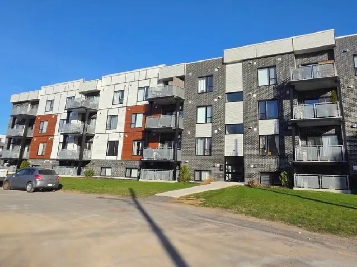 Grande Condo 4.5 St-Canut Mirabel a louer