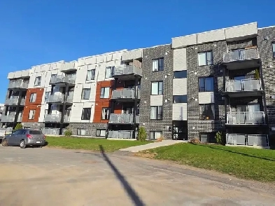 Grande Condo 4.5 St-Canut Mirabel a louer